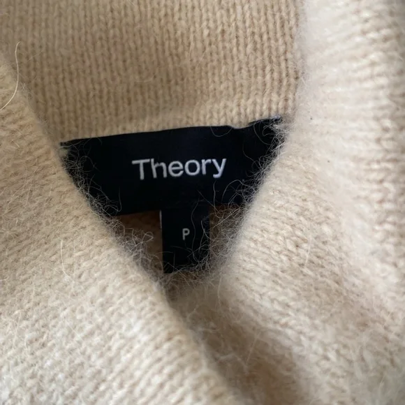 In excellent condition Theory size S/P Angora wool blend top, very soft - Picture 8 of 11